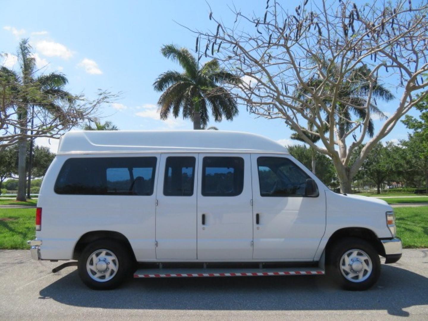 2014 White /Gray Ford E-Series Van (1FTNE1EW1ED) , Automatic transmission, located at 4301 Oak Circle #19, Boca Raton, FL, 33431, (954) 561-2499, 26.388861, -80.084038 - Photo#5